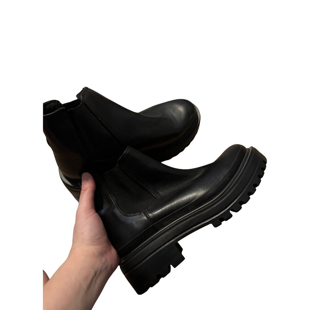Steve Madden Black Leather Chunky Chelsea Boots Womens Size 7.5 Slip-On Thick So